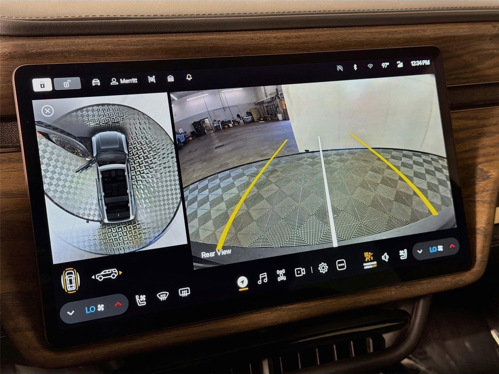 Used 2025 Rivian R1S Premium Dual AWD/4WD image 16