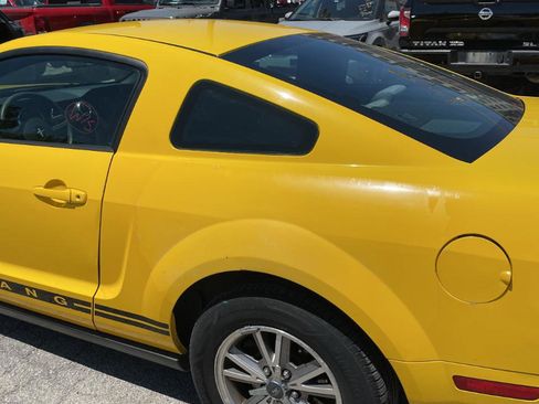 Used 2005 Ford Mustang Coupe RWD image 10