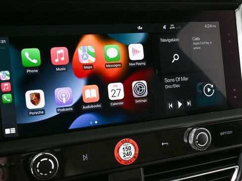 Certified 2025 Porsche Macan image 15