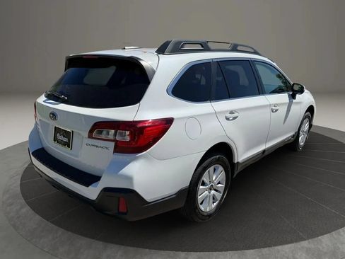 Used 2018 Subaru Outback 2.5i Premium AWD/4WD image 4