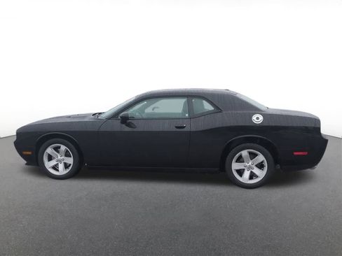 Used 2014 Dodge Challenger SXT image 3