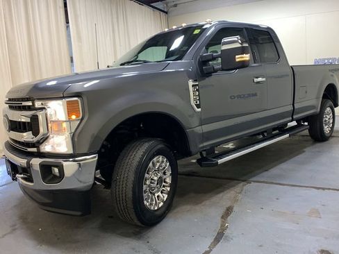 Used 2022 Ford F350 XLT w/ XLT Premium Package AWD/4WD image 7