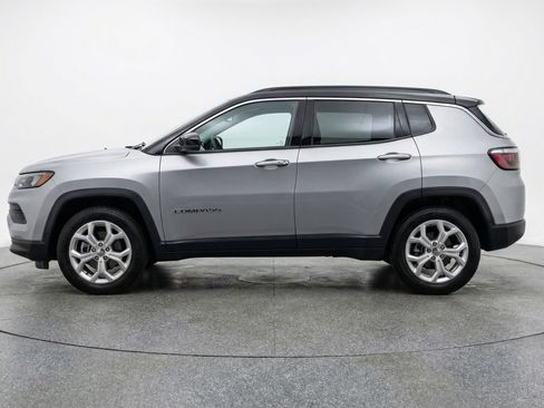Used 2025 Jeep Compass Latitude image 5