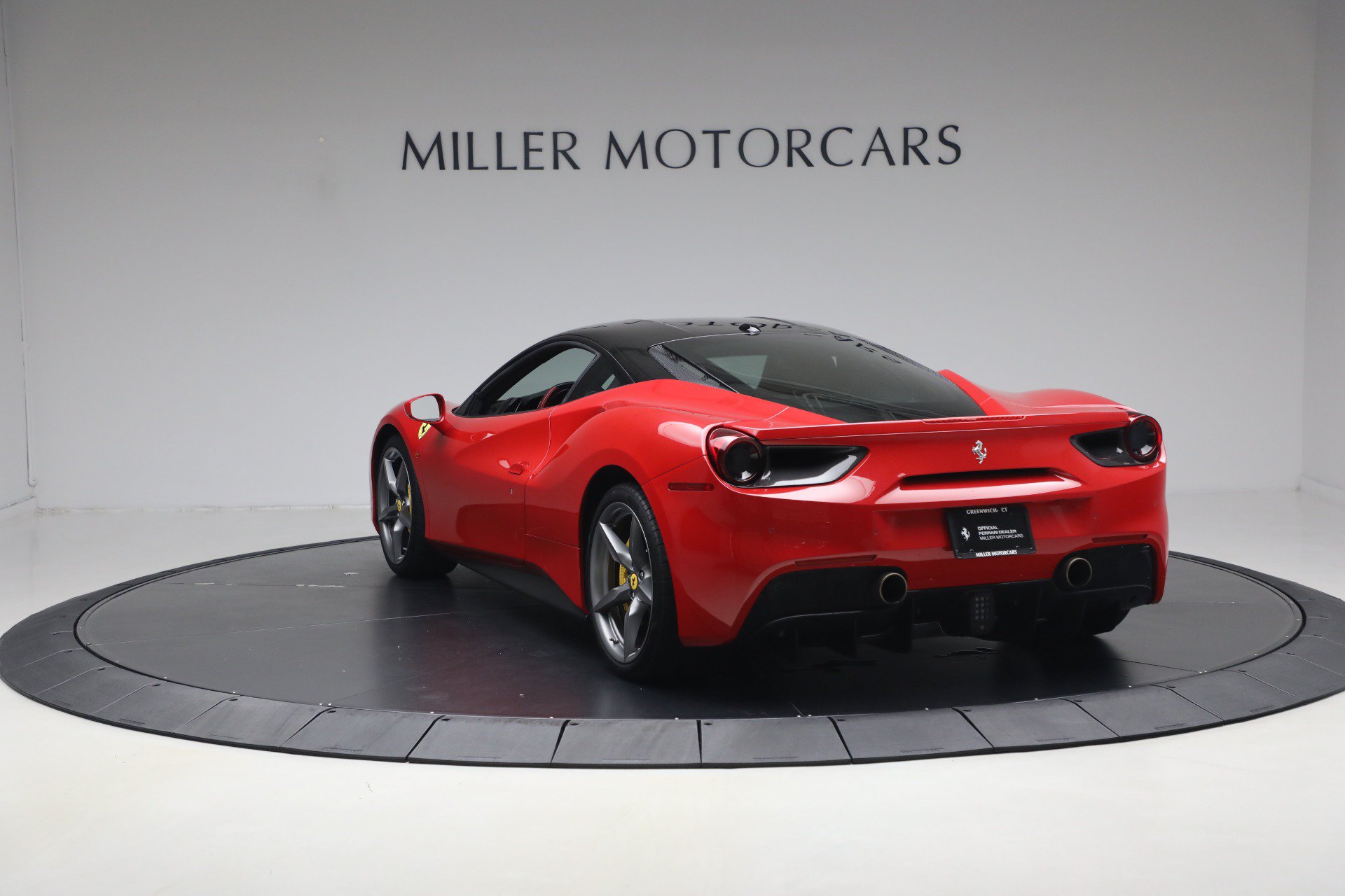 Certified 2018 Ferrari 488 GTB RWD image 5