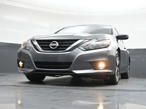 Used 2017 Nissan Altima 2.5 SR FWD image 42