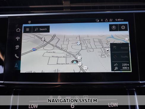 Used 2024 Audi Q8 Premium image 3