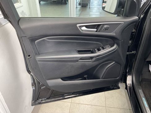 Used 2018 Ford Edge Titanium w/ Technology Package AWD/4WD image 9