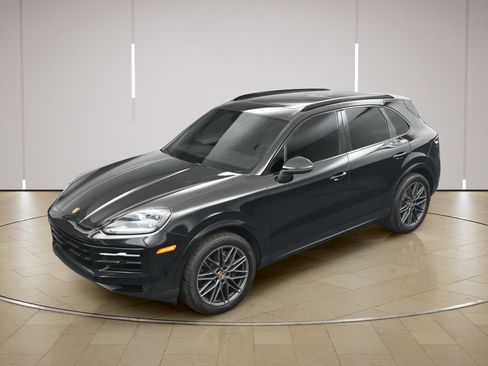 Certified 2025 Porsche Cayenne AWD/4WD image 30