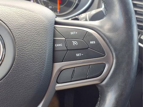 Used 2020 Jeep Cherokee Latitude Plus w/ Cold Weather Group AWD/4WD image 13