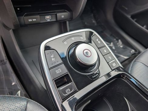 Used 2022 Kia Niro EX Premium w/ Cold Weather Package image 30