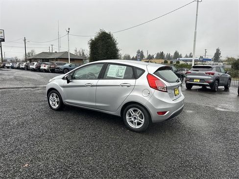Used 2018 Ford Fiesta SE image 3