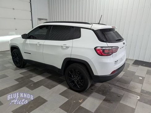 Used 2025 Jeep Compass Latitude w/ Altitude Special Edition AWD/4WD image 2