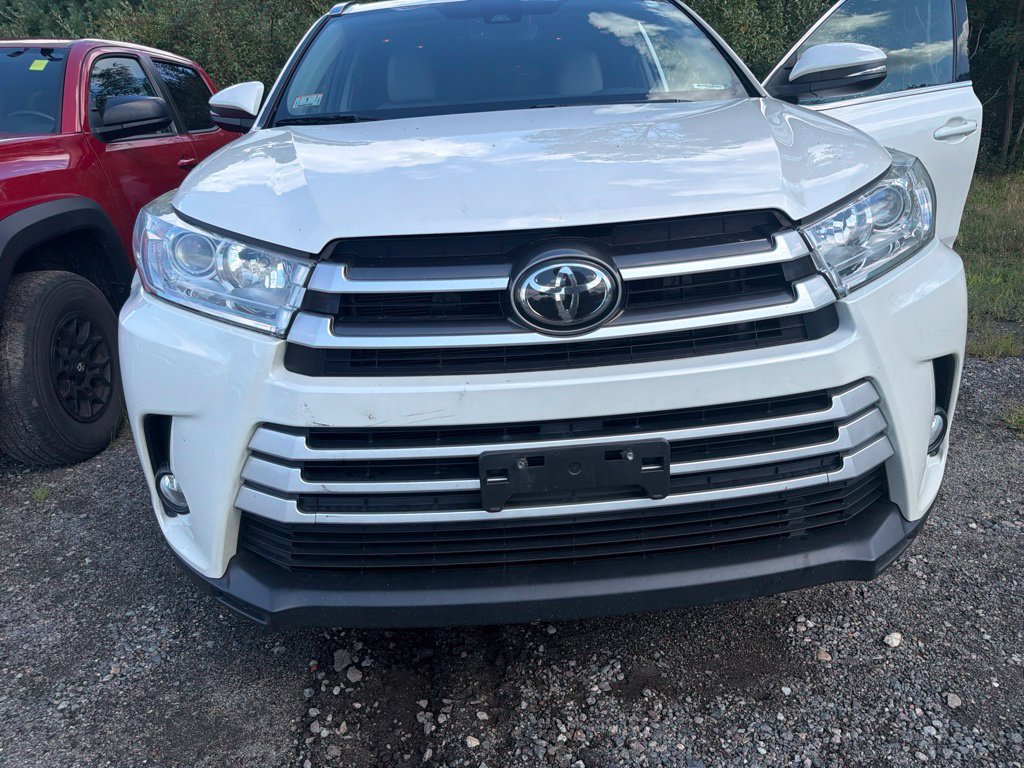 Used 2019 Toyota Highlander XLE AWD/4WD image 4