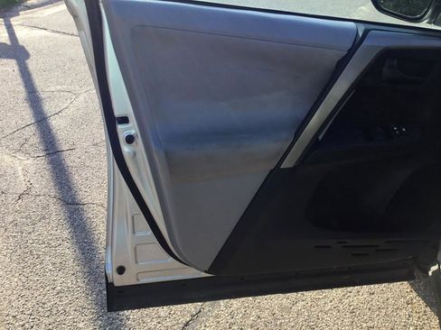 Used 2013 Toyota RAV4 LE image 14