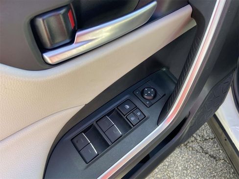 Used 2025 Toyota RAV4 XLE image 14