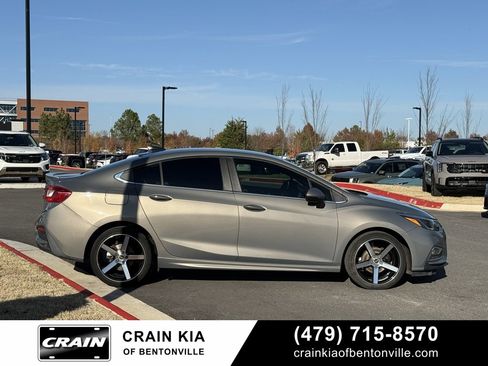 Used 2017 Chevrolet Cruze LT w/ Convenience Package image 8