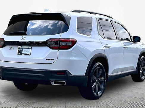 Used 2025 Honda Pilot Sport image 13