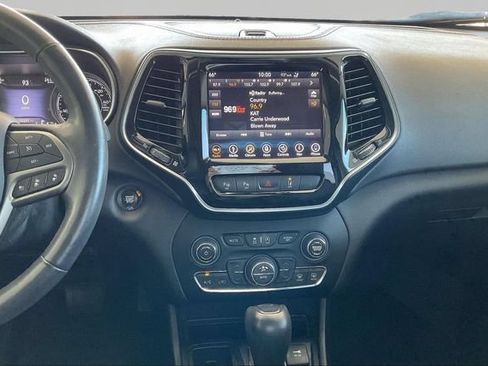 Used 2019 Jeep Cherokee Limited w/ Luxury Group FWD image 9