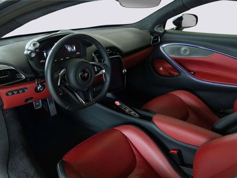 Used 2023 McLaren Artura image 9