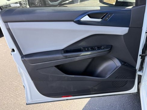 Used 2022 Volkswagen Taos SE image 11