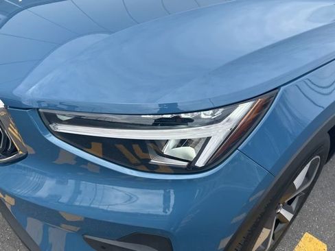 Certified 2025 Volvo XC40 B5 Plus image 8