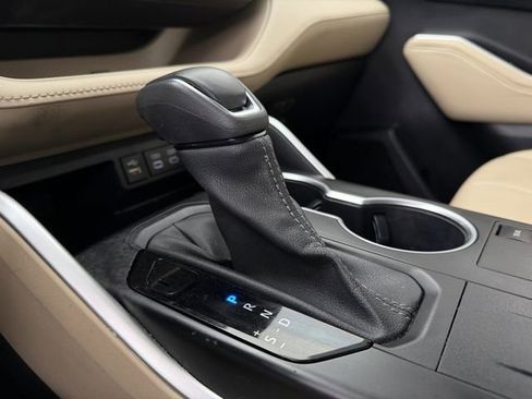 Used 2023 Toyota Highlander XLE image 19