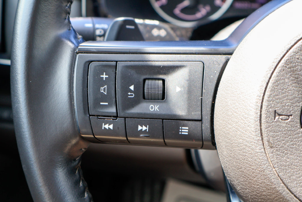 Used 2025 Nissan Pathfinder SV AWD/4WD image 14