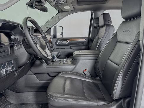 Used 2025 GMC Sierra 3500 Denali AWD/4WD image 9
