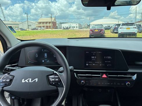 Used 2026 Kia Niro LX FWD image 28