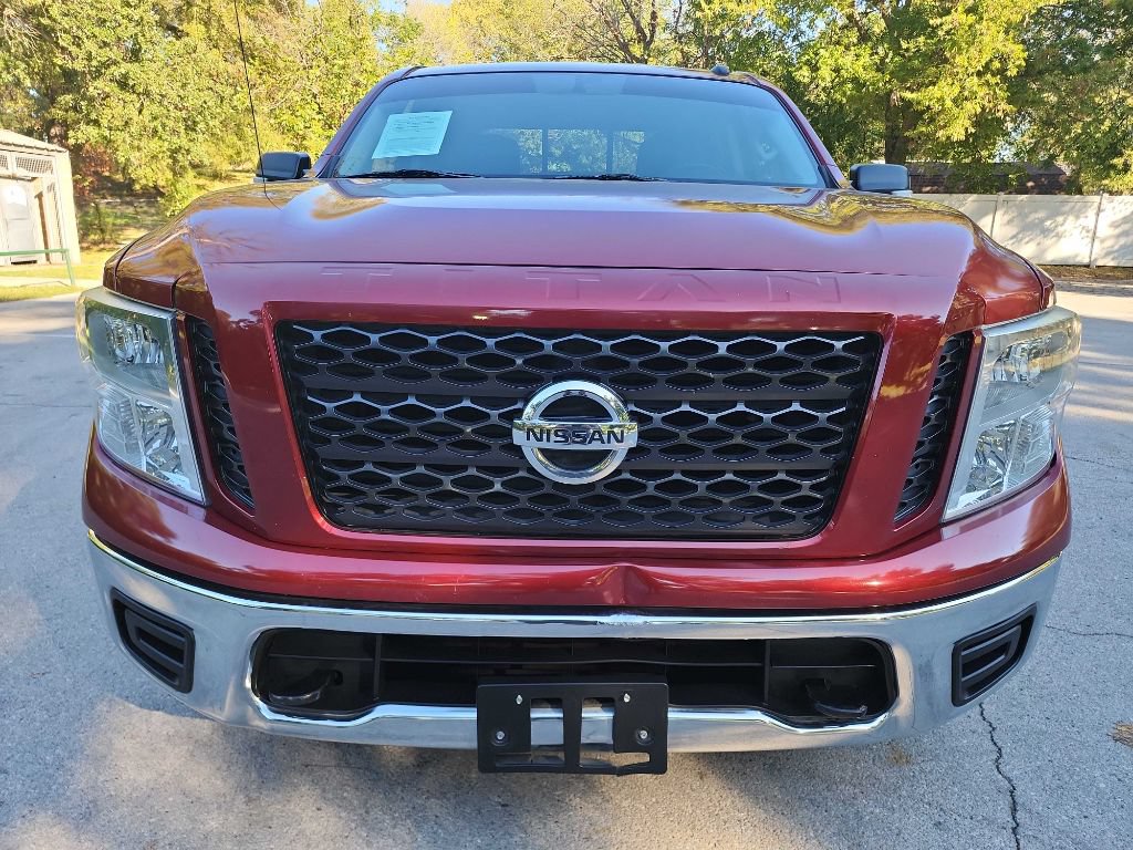 Used 2019 Nissan Titan SV AWD/4WD image 2