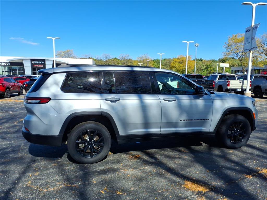 Used 2024 Jeep Grand Cherokee L Laredo AWD/4WD image 8