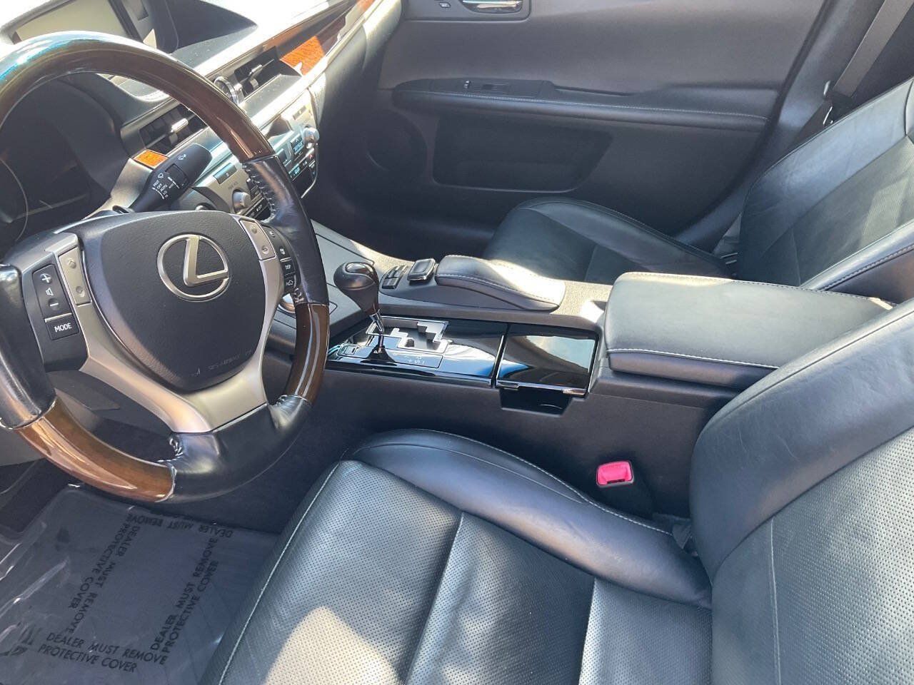 Used 2015 Lexus ES 350 w/ Ultra Luxury Package FWD image 12
