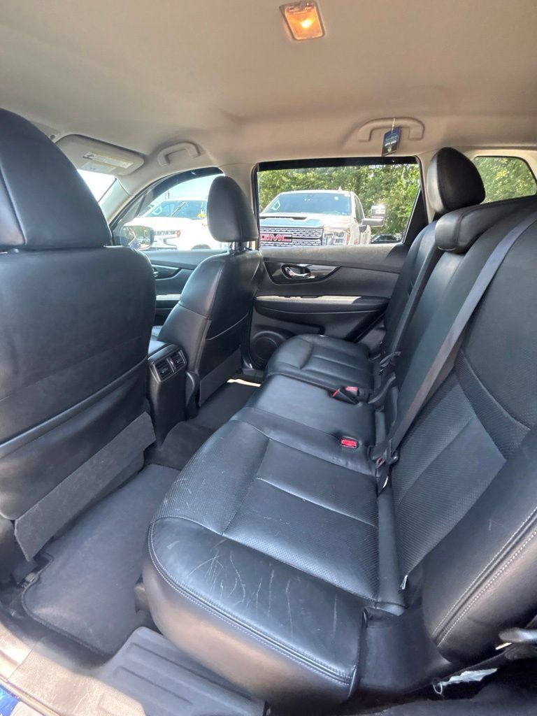 Used 2017 Nissan Rogue SL FWD image 17