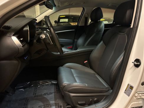 Used 2025 Genesis G70 2.5T image 37