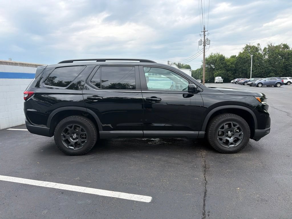 Certified 2025 Honda Pilot TrailSport image 6