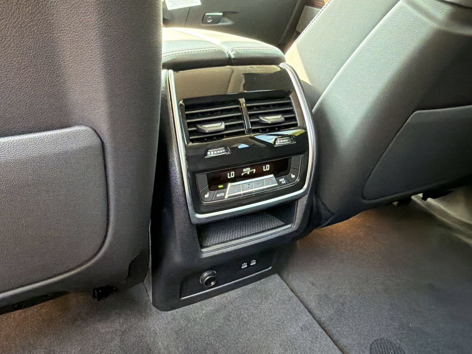 Used 2027 BMW X7 xDrive40i AWD/4WD image 27
