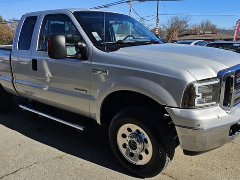 Used 2005 Ford F250 XLT image 2