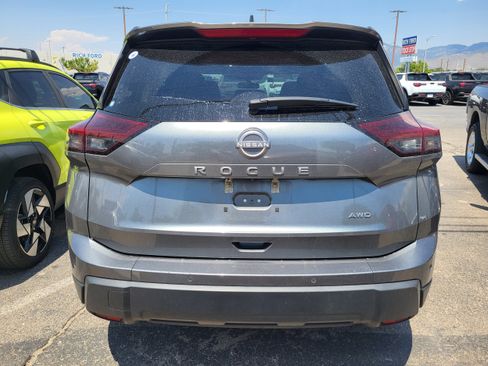 Used 2024 Nissan Rogue S AWD/4WD image 16