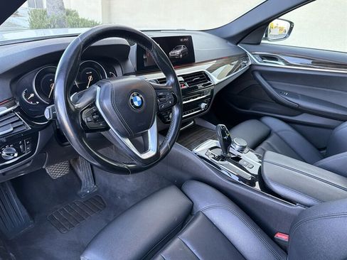 Used 2018 BMW 530i RWD image 14