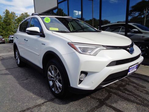 Used 2018 Toyota RAV4 Limited AWD/4WD image 3