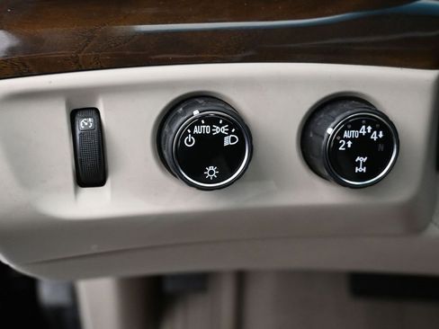 Used 2020 Cadillac Escalade Luxury w/ Escalade Sport Edition image 17