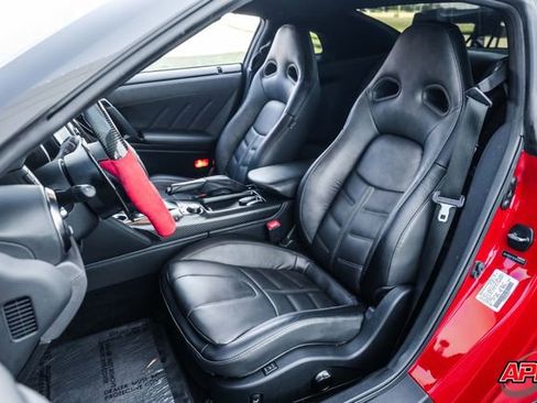 Used 2020 Nissan GT-R Premium w/ Premium Interior Package image 4