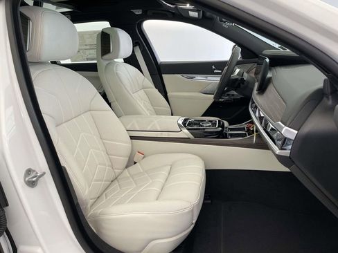 New 2026 BMW i7 xDrive60 w/ Executive Package AWD/4WD image 18