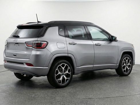 Used 2025 Jeep Compass Limited AWD/4WD image 9