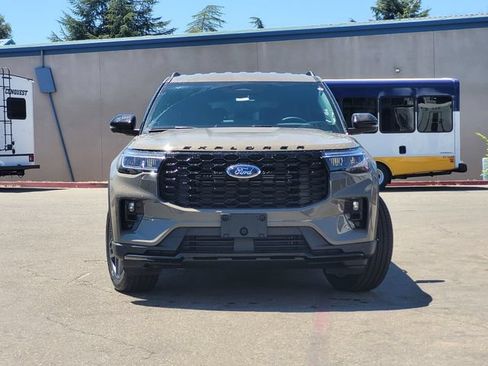 New 2026 Ford Explorer ST-Line w/ ST-Line Street Pack AWD/4WD image 3