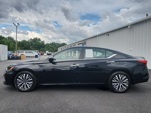 Used 2024 Nissan Altima 2.5 SV w/ SV Premium Package FWD image 2