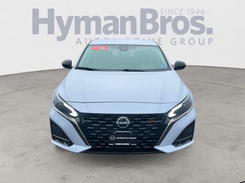 Used 2024 Nissan Altima 2.5 SR FWD image 9