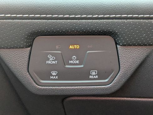 New 2025 Volkswagen Atlas Cross Sport SE image 17