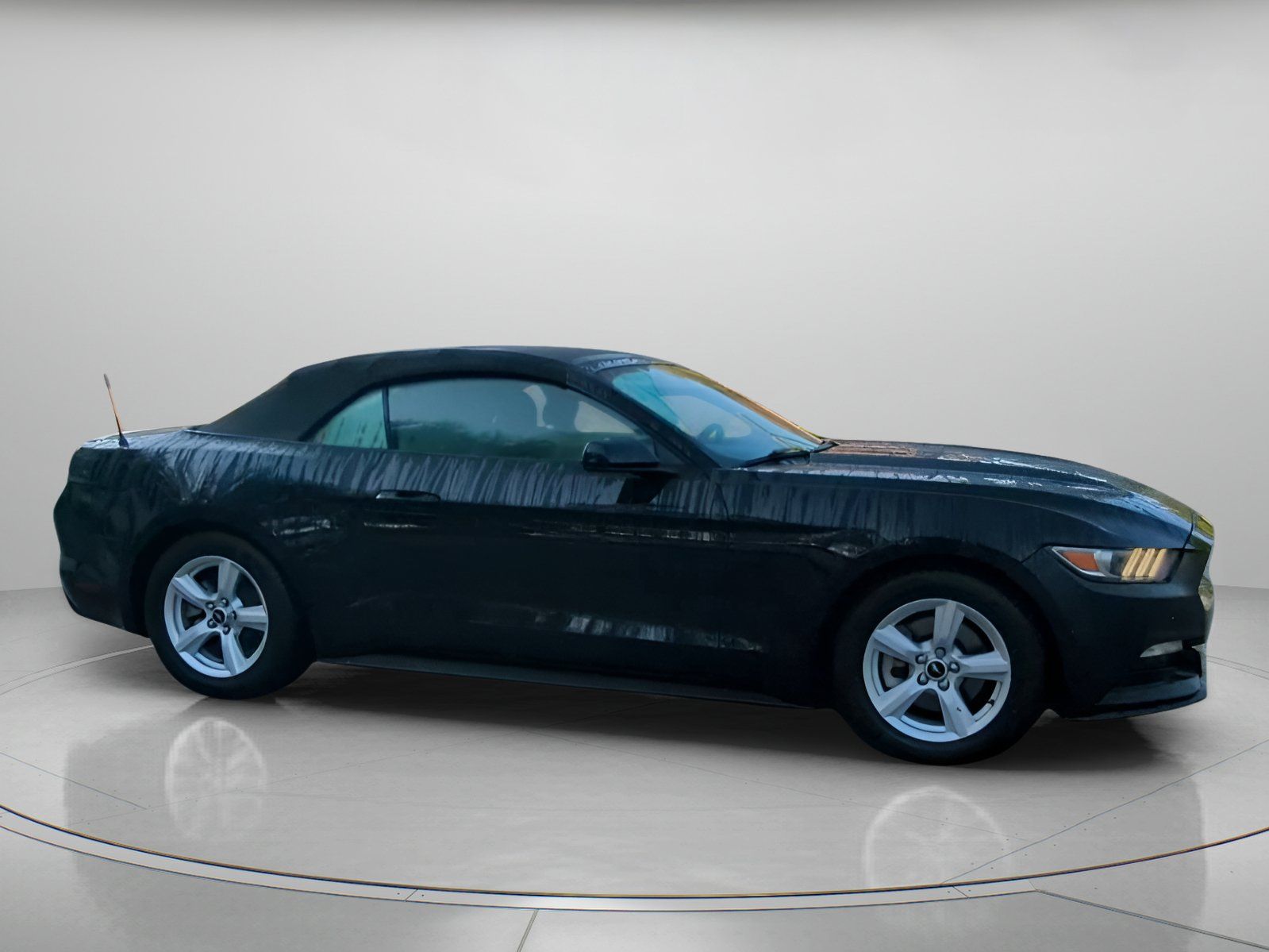 Used 2016 Ford Mustang Convertible RWD image 34