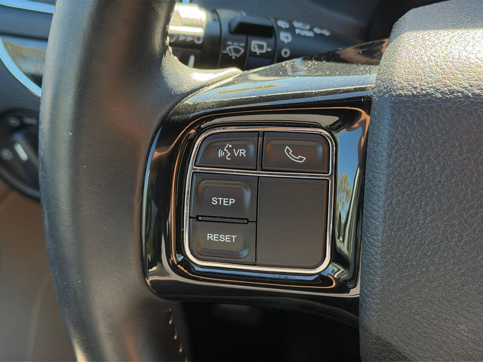 Used 2016 Dodge Grand Caravan SE FWD image 19